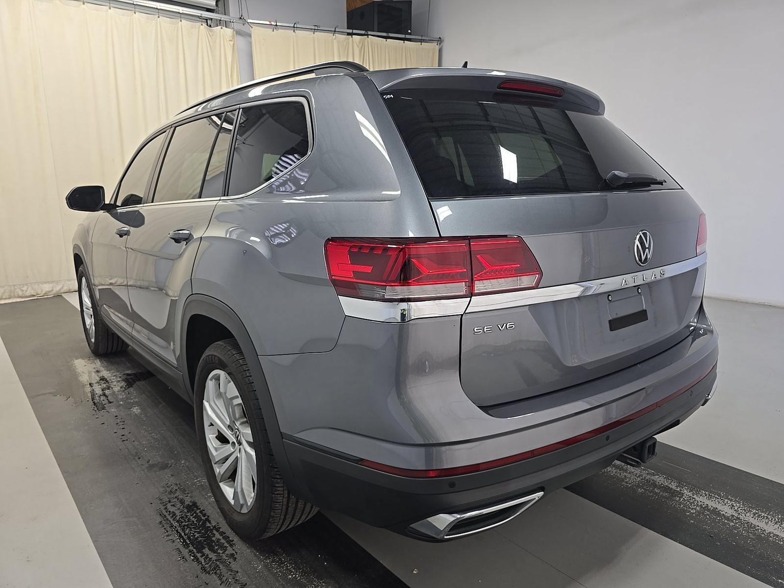 Used 2023 Volkswagen Atlas SE w/ Panoramic Sunroof Package FWD image 4