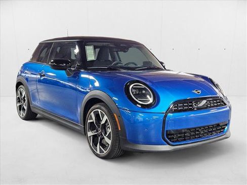 Used 2025 MINI Cooper 2-Door Hardtop image 6