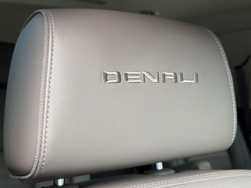 Used 2019 GMC Yukon Denali w/ Open Road Package AWD/4WD image 17