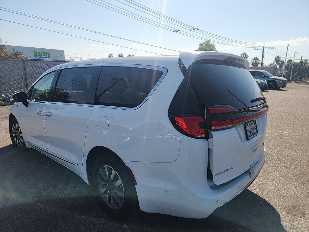 Used 2023 Chrysler Pacifica Limited FWD image 10
