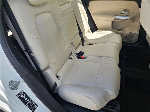 Used 2023 Mercedes-Benz GLB 250 image 18