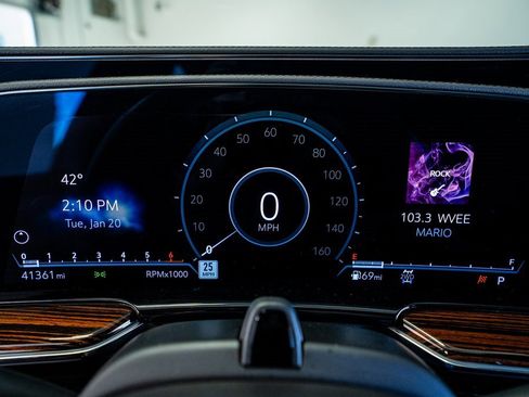 Used 2022 Cadillac Escalade Premium Luxury image 42