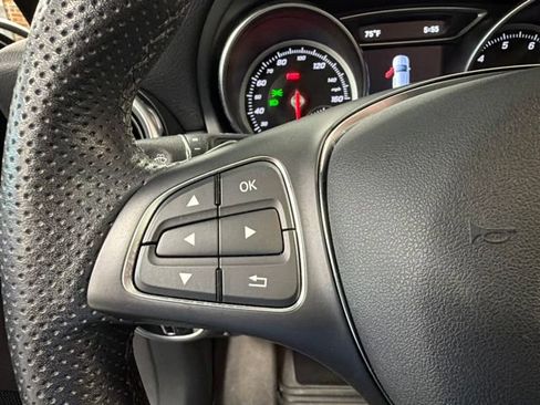 Used 2019 Mercedes-Benz GLA 250 4MATIC image 16