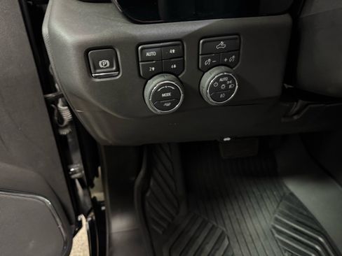 Used 2025 Chevrolet Silverado 1500 LT Trail Boss w/ Convenience Package II AWD/4WD image 15