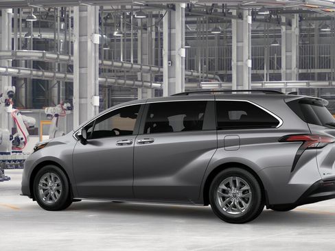 New 2026 Toyota Sienna XLE AWD/4WD image 5