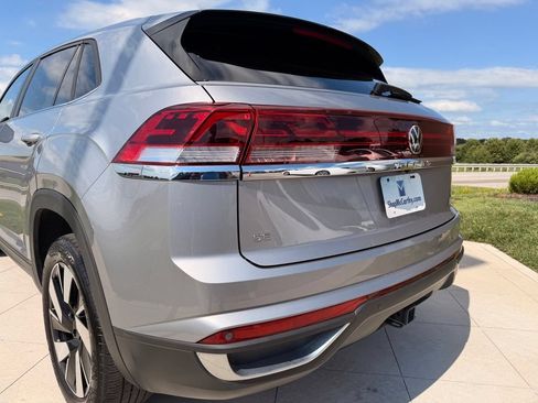 Used 2024 Volkswagen Atlas Cross Sport SE AWD/4WD image 32