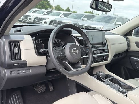Used 2022 Nissan Pathfinder SL AWD/4WD image 10
