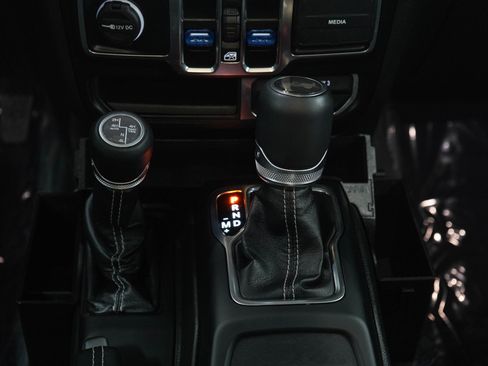 Used 2022 Jeep Wrangler Unlimited Sahara w/ Cold Weather Group AWD/4WD image 19