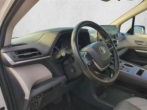 Certified 2021 Toyota Sienna Limited FWD image 14