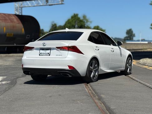 Used 2018 Lexus IS 300 w/ Comfort Package RWD image 7