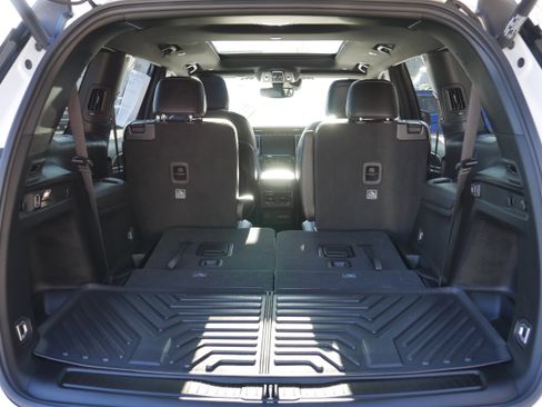 Used 2024 Jeep Grand Cherokee L Limited w/ Black Appearance Package image 7