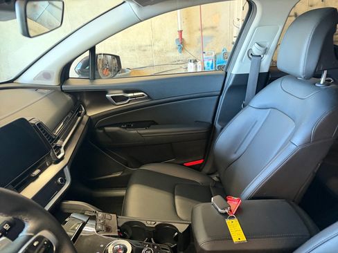 Used 2023 Kia Sportage EX AWD/4WD image 32