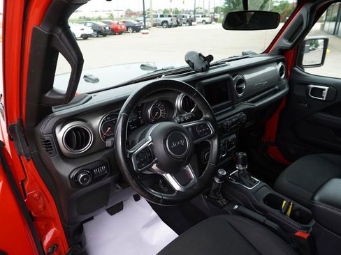 Used 2019 Jeep Wrangler Unlimited Sahara AWD/4WD image 24