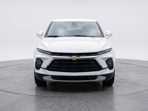 Used 2025 Chevrolet Blazer LT FWD image 2