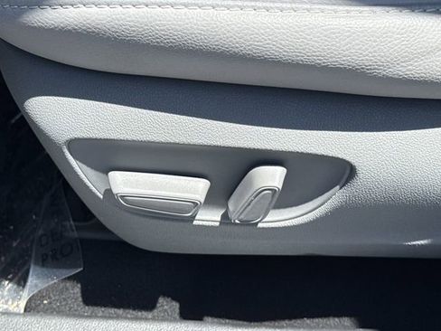Used 2023 Toyota Highlander LE FWD image 28