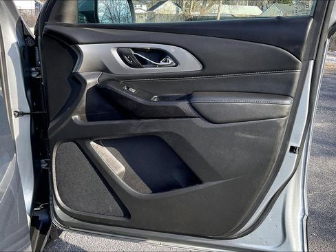 Used 2023 Chevrolet Traverse LT image 27