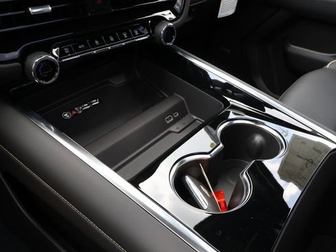 New 2025 Chevrolet Suburban Premier image 32