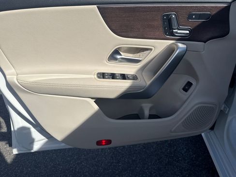 Used 2022 Mercedes-Benz CLA 250 4MATIC image 11