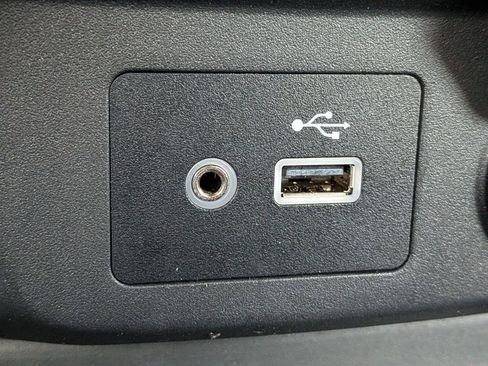 Used 2018 Nissan Rogue SV image 26