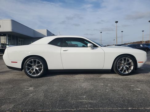 Used 2022 Dodge Challenger GT image 9