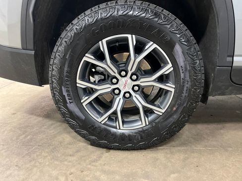Certified 2025 GMC Acadia AT4 image 10