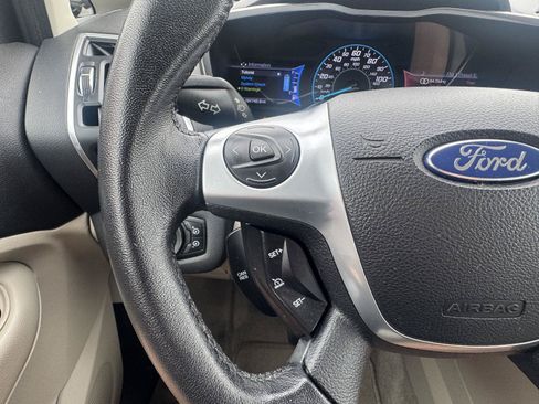 Used 2013 Ford C-MAX Energi SEL FWD image 17