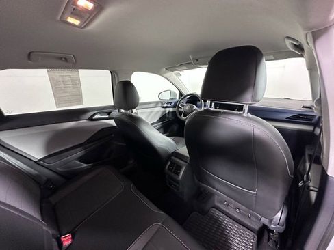 Used 2022 Volkswagen Taos SE image 12