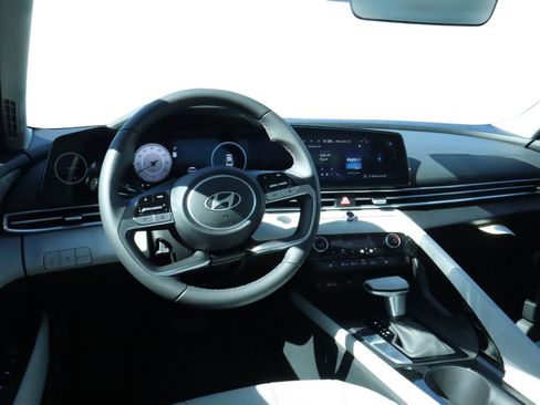 New 2025 Hyundai Elantra Limited image 10