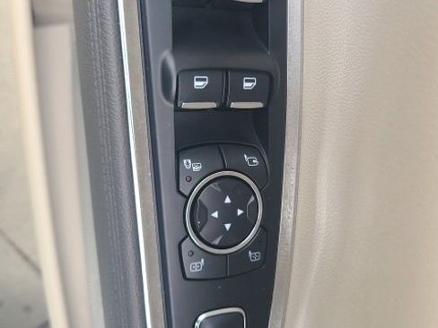 Used 2020 Lincoln Continental Reserve w/ Luxury Package image 19