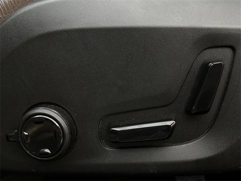 Used 2021 Volvo S60 T8 Inscription image 29