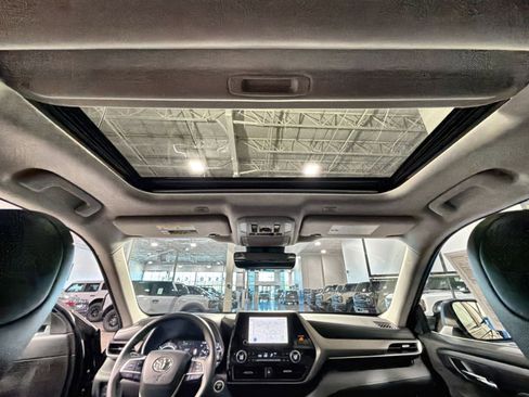 Used 2024 Toyota Highlander XLE image 27