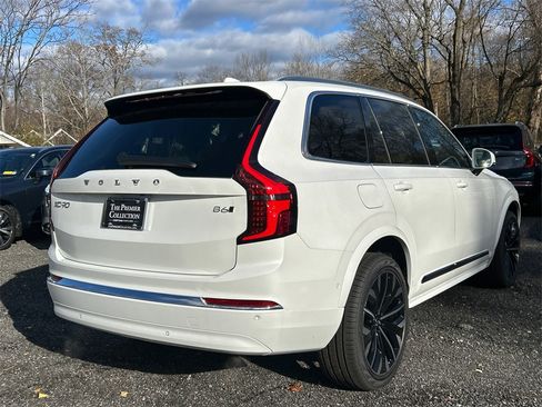 New 2026 Volvo XC90 B6 Ultra image 2