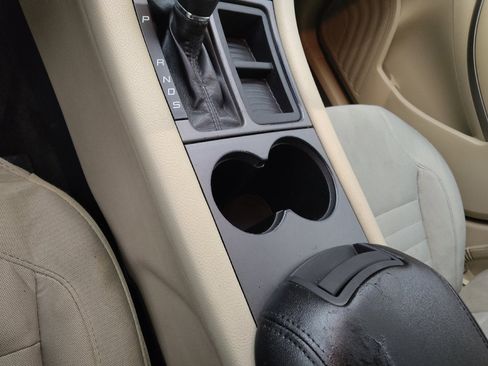 Used 2014 Ford Taurus SE FWD image 26