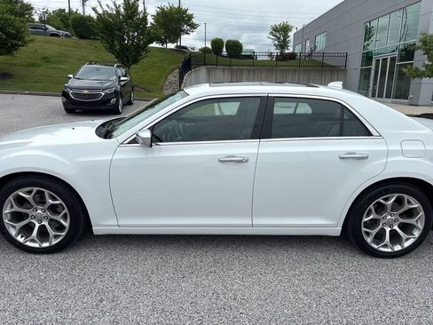 Used 2018 Chrysler 300 C w/ Safetytec Plus Group RWD image 8