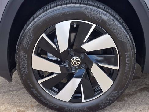 Used 2024 Volkswagen Atlas Cross Sport SEL AWD/4WD image 16