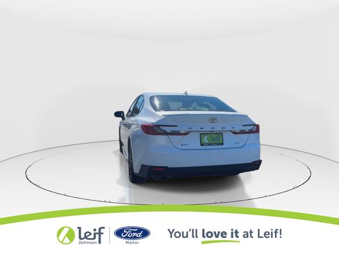 Used 2025 Toyota Camry SE image 7