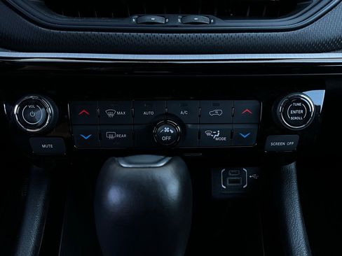 Used 2025 Jeep Compass Trailhawk image 27