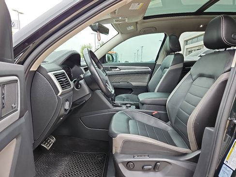 Certified 2022 Volkswagen Atlas SEL Premium image 12