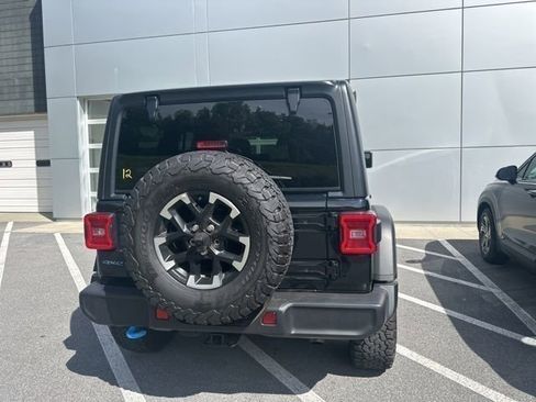 Used 2025 Jeep Wrangler Unlimited Rubicon 4xe w/ Convenience Group AWD/4WD image 20