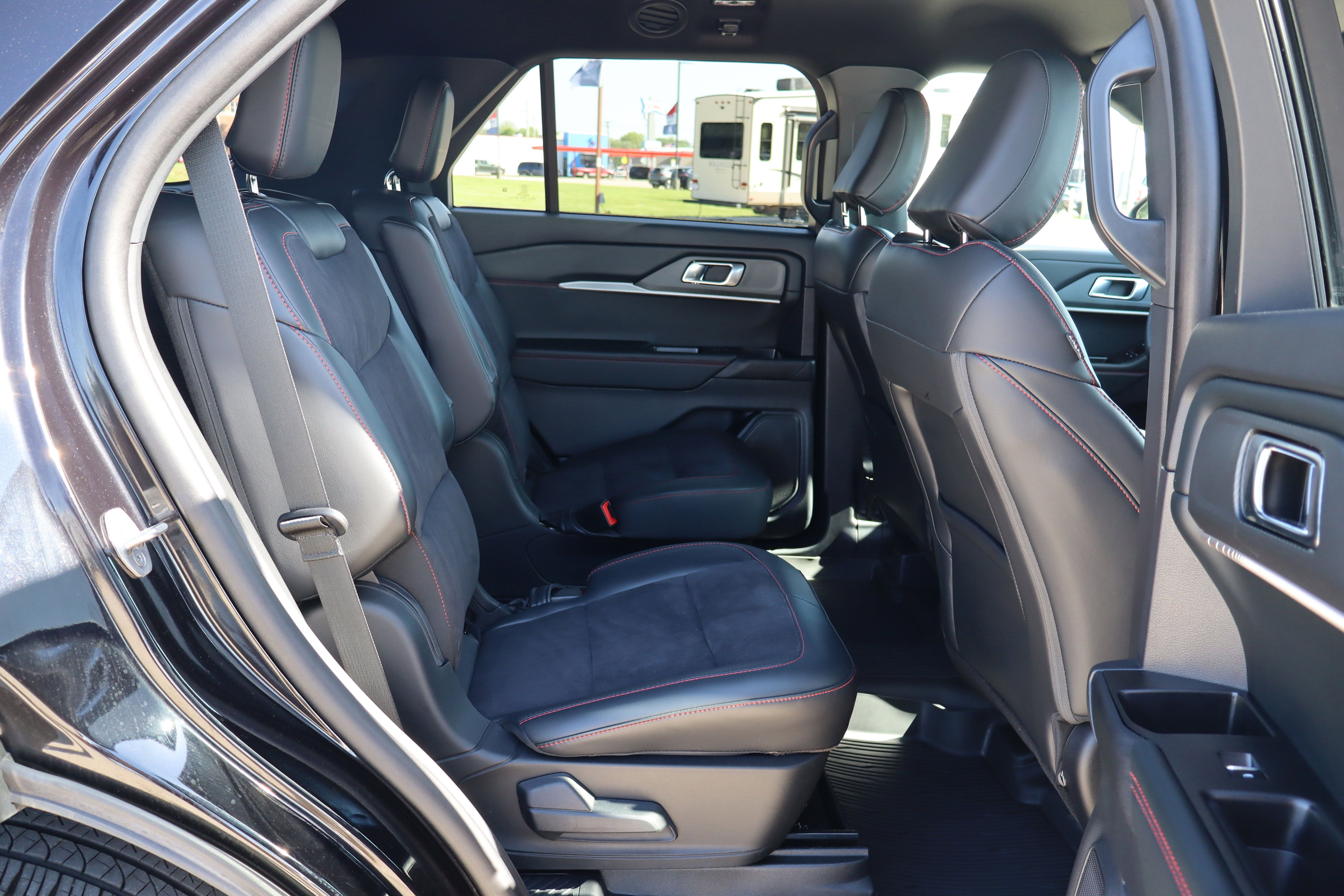 Used 2025 Ford Explorer ST AWD/4WD image 14
