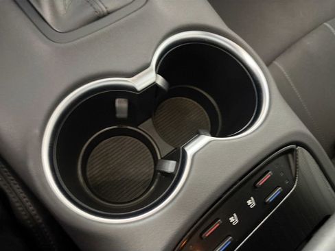 Used 2024 Toyota Venza Limited image 15