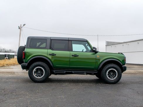 Used 2023 Ford Bronco Badlands image 3