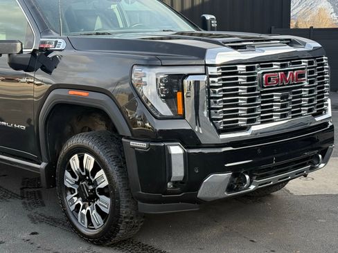 Used 2024 GMC Sierra 3500 Denali w/ Denali Reserve Package image 4