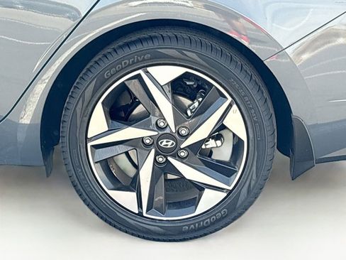 Used 2023 Hyundai Elantra Limited image 31