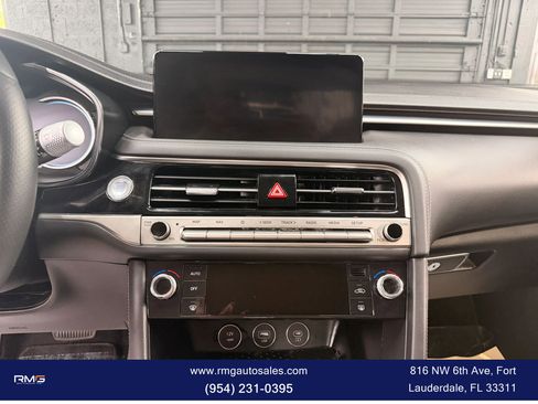 Used 2025 Genesis G70 2.5T image 19