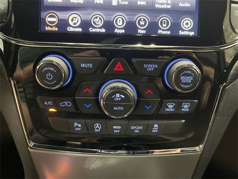 Used 2020 Jeep Grand Cherokee Altitude image 21