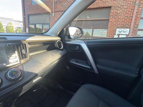 Used 2016 Toyota RAV4 LE FWD image 35
