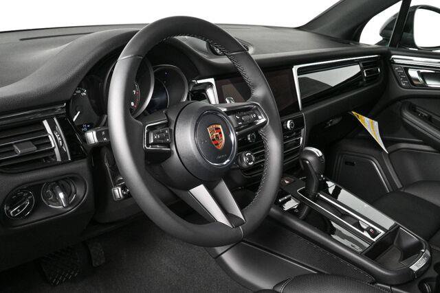 Certified 2026 Porsche Macan AWD/4WD image 4