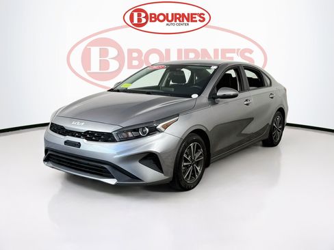 Used 2023 Kia Forte LXS w/ LXS Technology Package FWD image 5