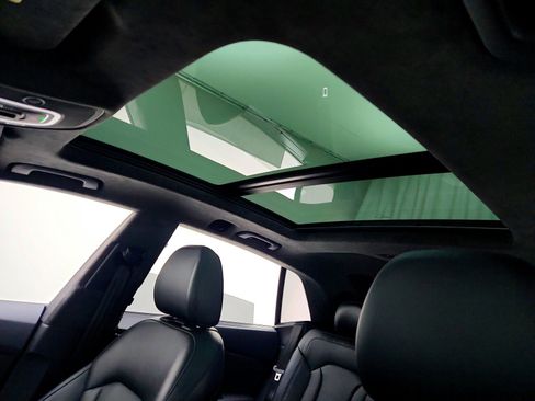 Used 2019 Audi Q8 Prestige w/ Luxury Package image 13